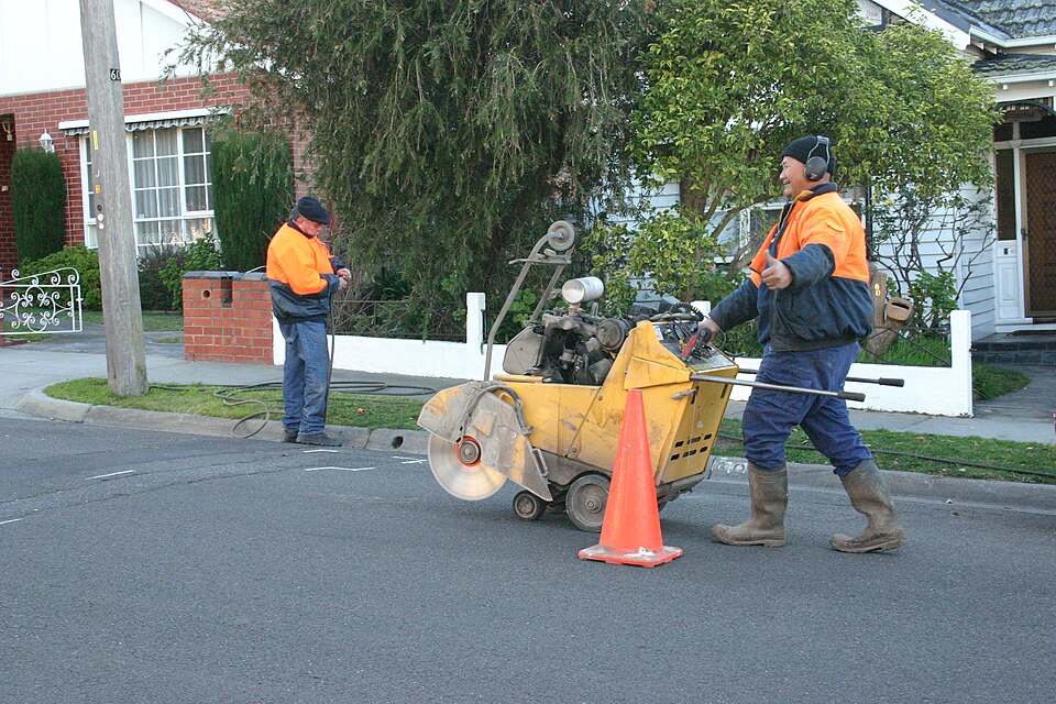Walk-Behind Concrete Saw