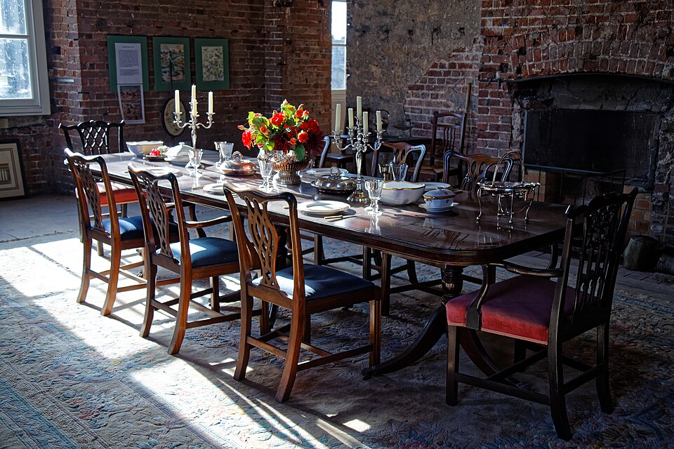 Extendable Dining Table