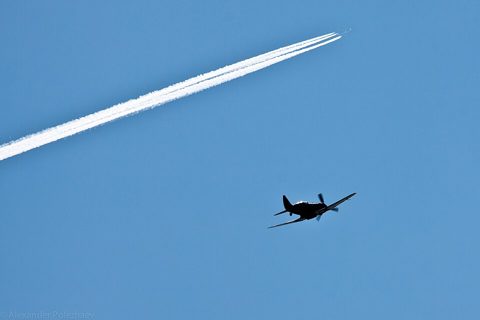 Mig-3 and a jet airliner (6014154654).jpg