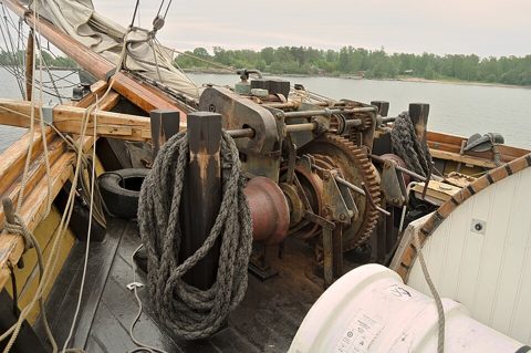 Svanhild anchor windlass.jpg
