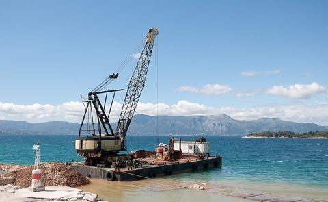 Crawler crane - Corfu.jpg