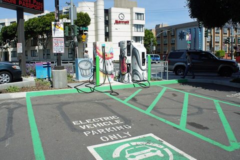 EV charger 04 2015 SFO 2058.JPG