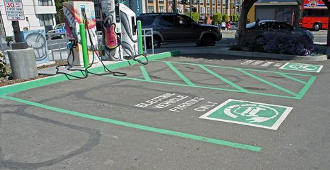 EV charger 04 2015 SFO 2055.JPG