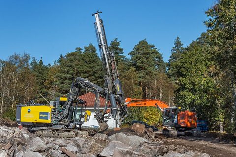 Drilling rig and a digger at a construction site in Tuntorp.jpg