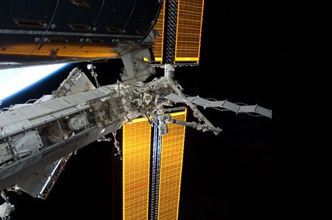 S119E006628 - STS-119 - Space Station Remote Manipulator System (SSRMS) on Mobile Transporter (MT) for S6 Relcation OPS - DPLA - 09fe45e623643d655b55e1bd84953d80.jpg