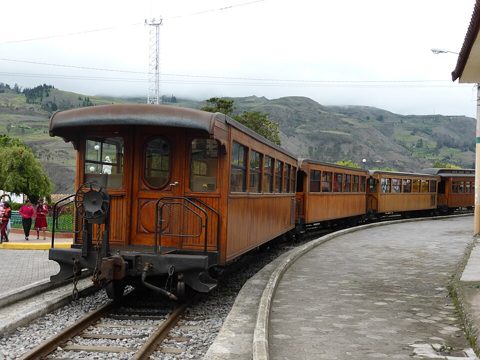 Wood passenger cars in Ecuador, 2016.jpg