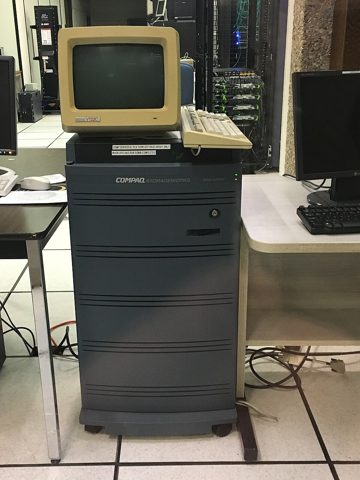 Compaq StorageWorks raid array.jpg