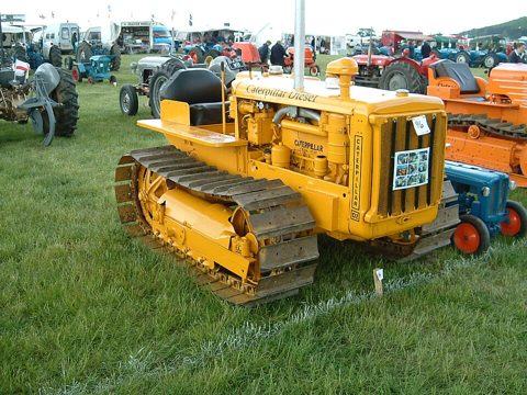 Caterpillar D2 at Belvoir 2007.JPG