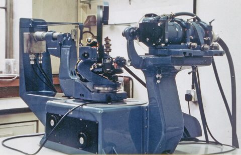 A Hilger and Watts Y290 four-circle X-ray diffractometer.jpg