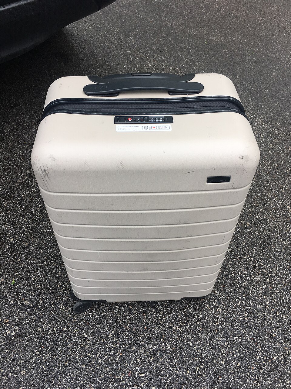 Smart Luggage Locker Station