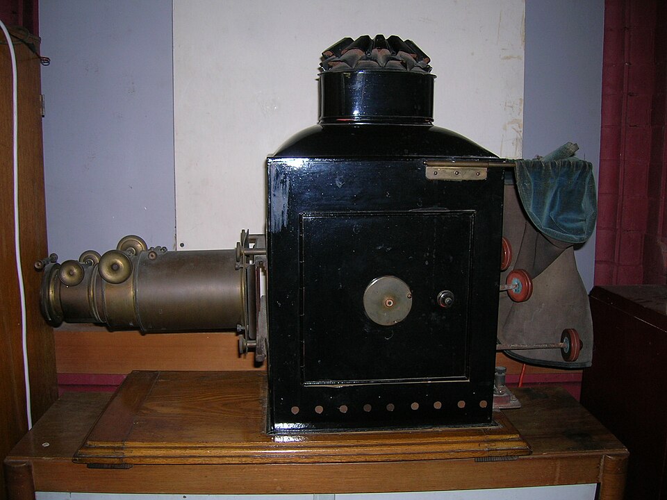Opaque Projector