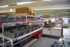 Goods-to-Person Picking Robot: Robot that brings storage racks to a stationary picking operator