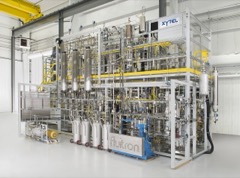 Hydrocracker Reactor: High-pressure reactor that cracks heavy oil into fuels with hydrogen