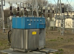 Shunt Reactor: Oil-immersed reactor that absorbs reactive power to control transmission-line voltage