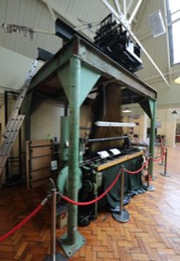 Shuttleless Loom